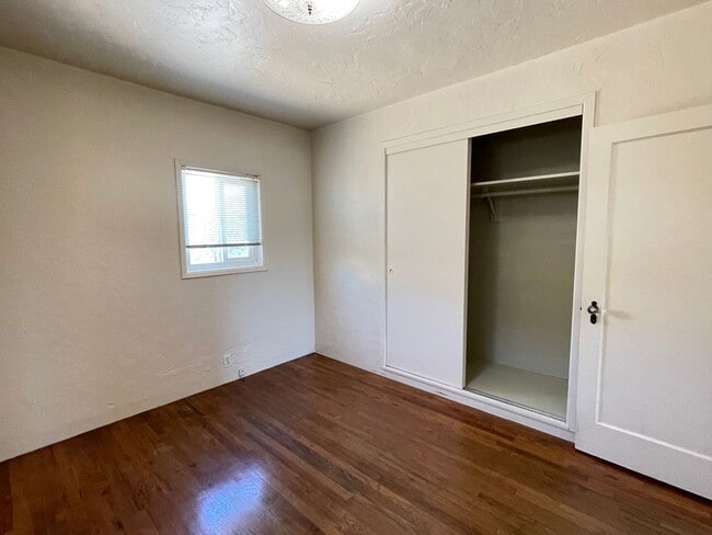Building Photo - Centrally Located Two Bedroom Home
