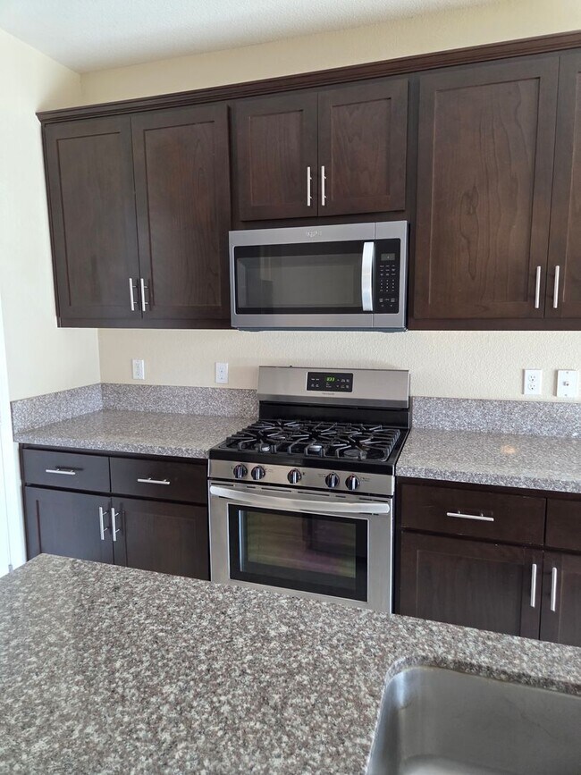 Building Photo - 1443 Greenbrier Dr