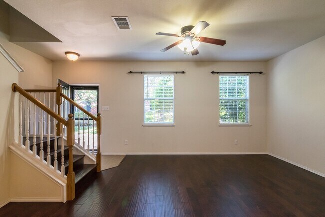 Building Photo - 4074 Kyndra Cir