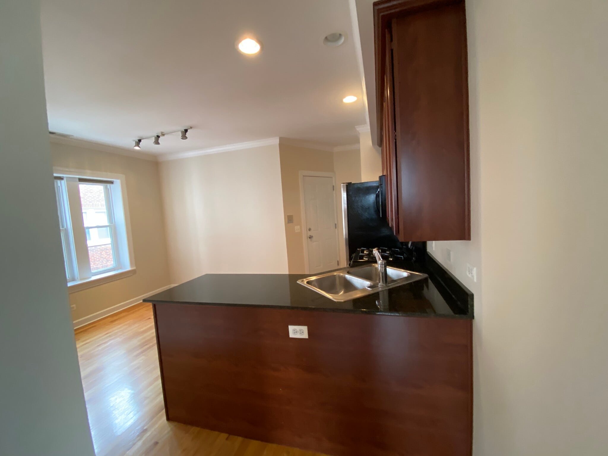 Building Photo - 3246 N Clifton Ave