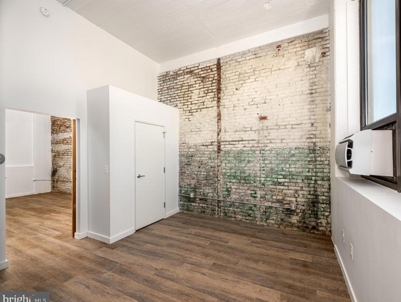 Building Photo - Brush Factory Lofts (LO)