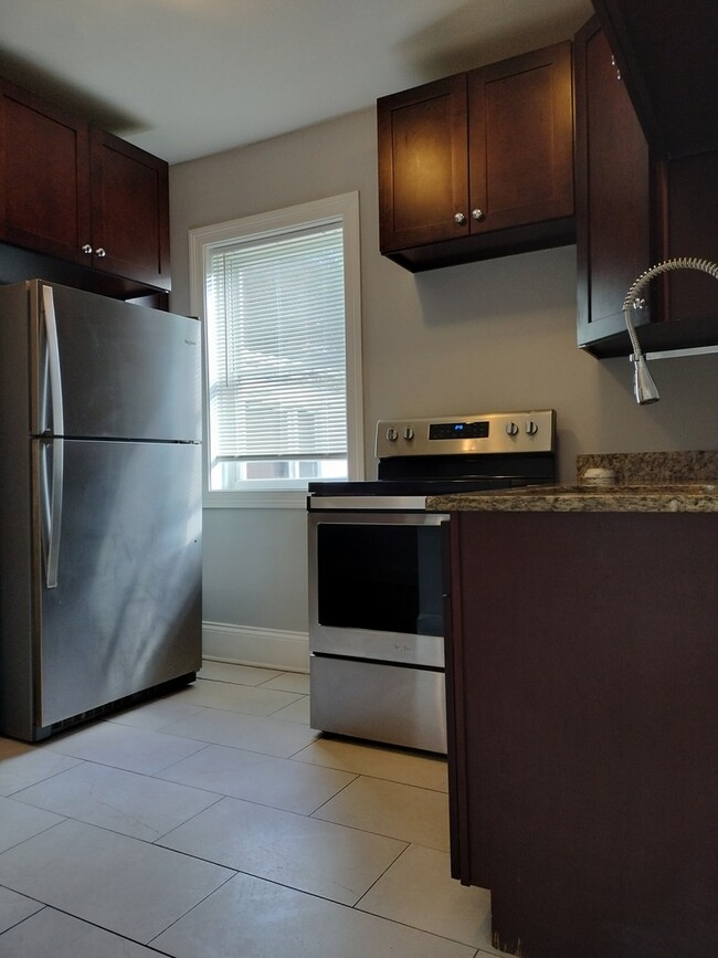 Building Photo - 7408 S Eberhart Ave