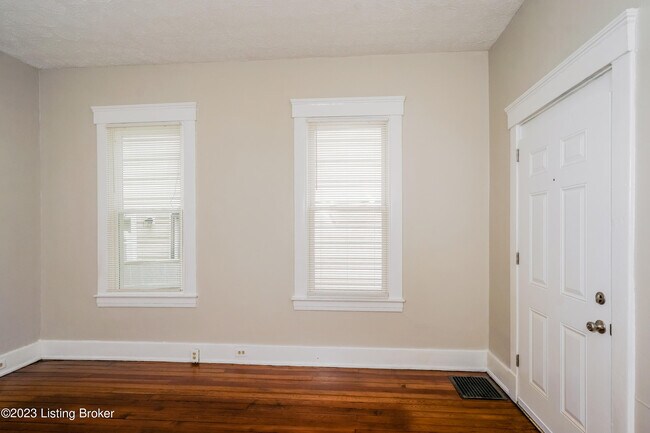 Building Photo - 1827 Osage Ave