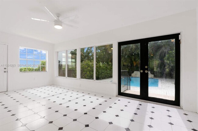 Building Photo - 8943 Hawthorne Ave