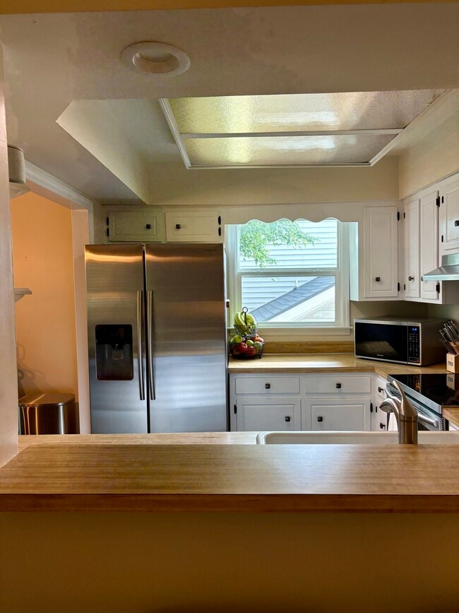 Building Photo - 5064 English Village Dr