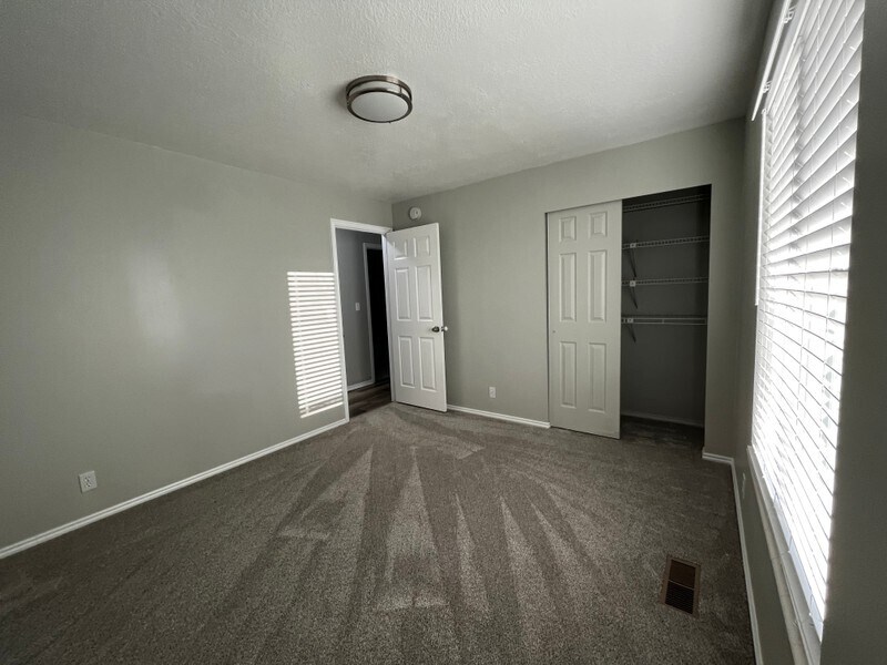 Building Photo - 1442 Willowbrook Dr