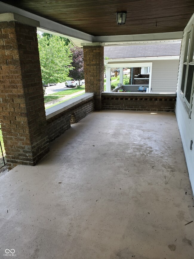 Building Photo - 404 N Riley Ave