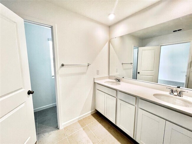 Building Photo - 2792 Camellia Flower St