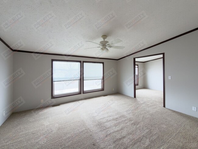 Building Photo - Spacious 4 bedroom single family home