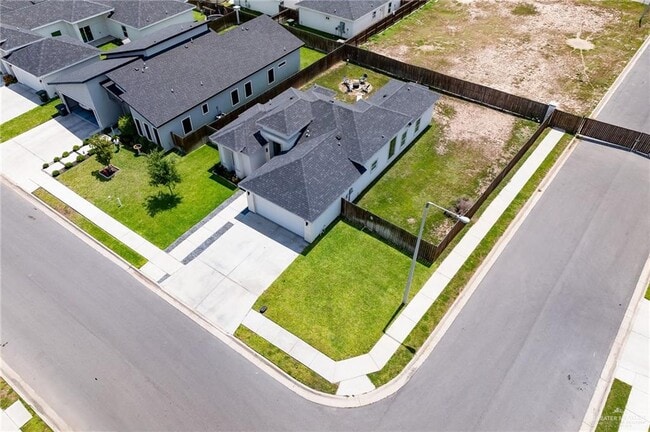 Building Photo - 405 Stella Dr