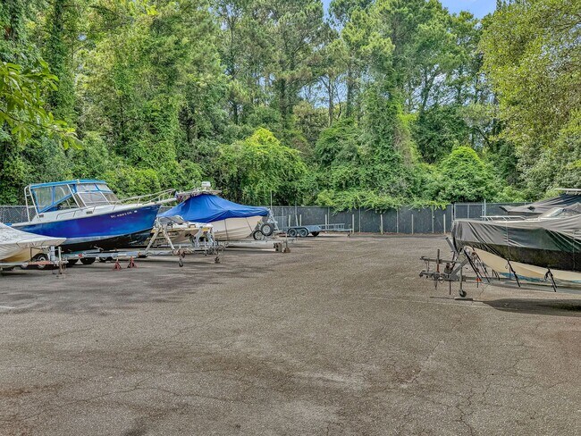 Building Photo - Coastal Convenience in the Heart of Mount Pleasant