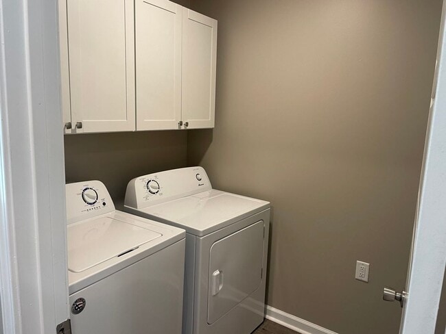 Building Photo - Adorable 4bed/2bath built in 2021