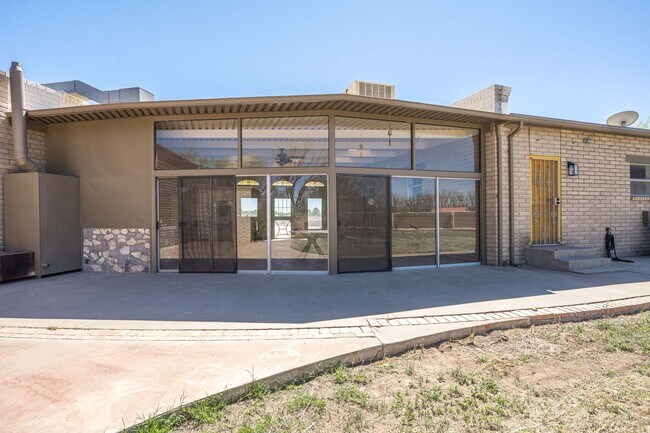 Building Photo - 1032 Carver Rd
