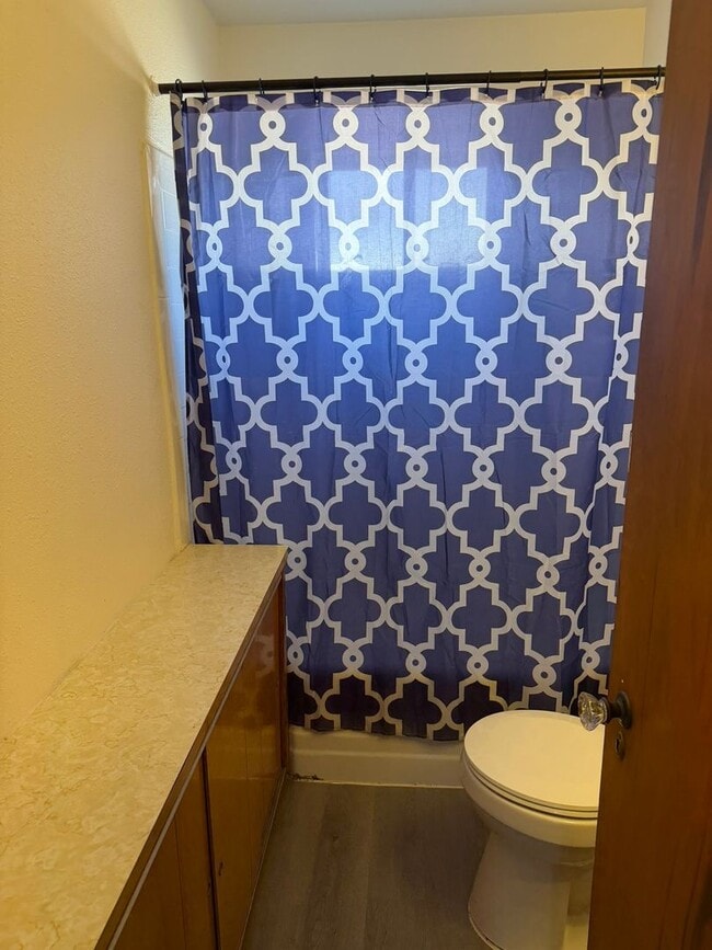 Building Photo - 2 Bed 1 Bath Home