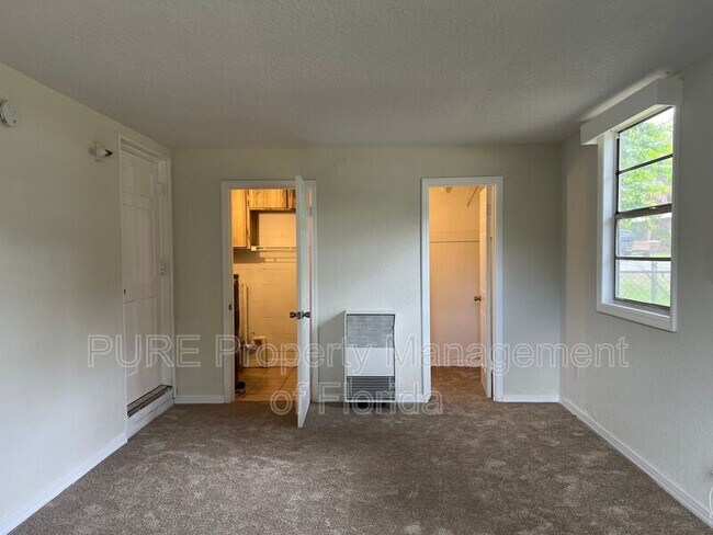 Building Photo - 2205 NE 14th Ave