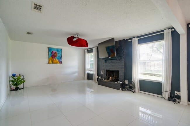 Building Photo - 10127 Fernstone Ln