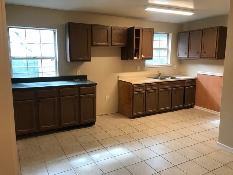 Building Photo - 6640 Avenue I