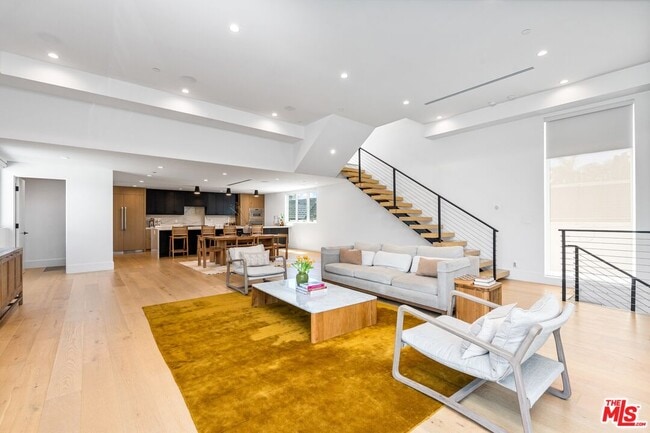 Building Photo - 656 California Ave