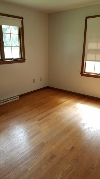 South West Bedroom - 373 Meadow Rd