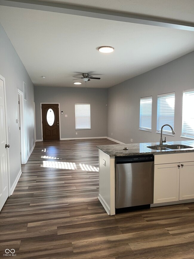 Building Photo - 838 N Temple Ave