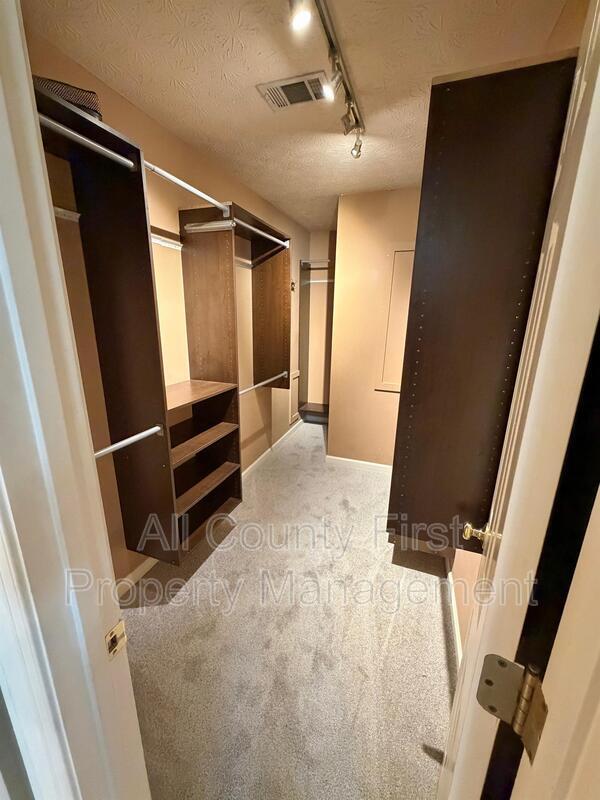 Building Photo - 2438 Kings Arms Dr