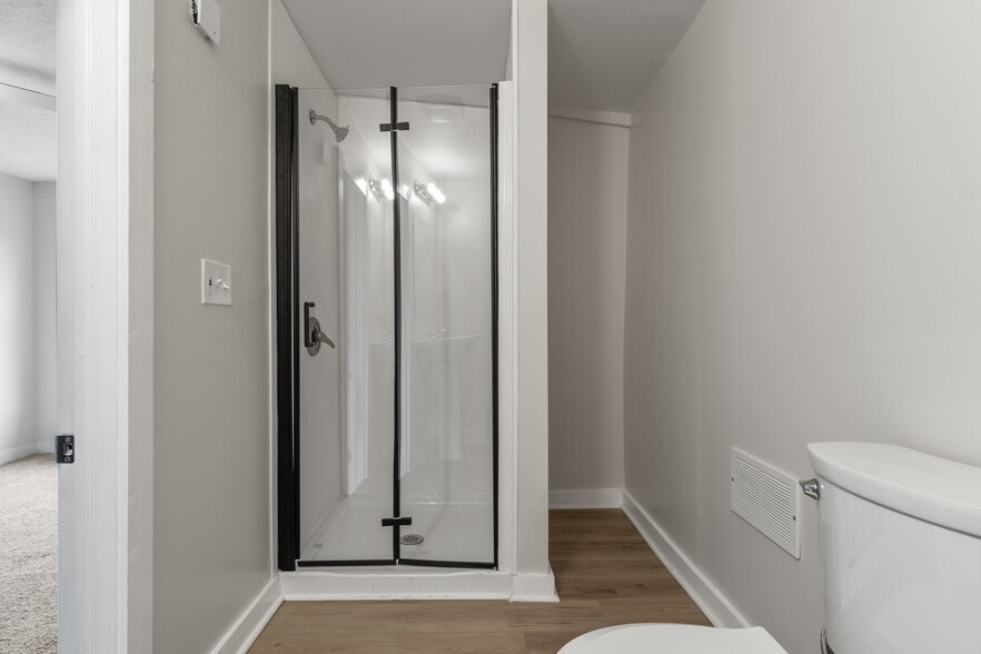 Building Photo - 3312 E 9th St