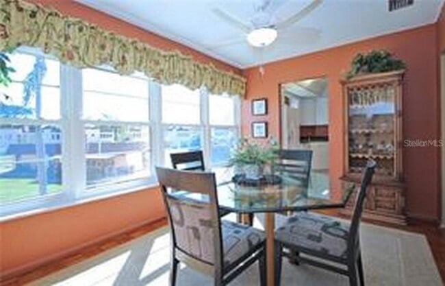 Building Photo - 221 Cedarwood Cir
