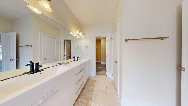 Building Photo - Cloverbrook in Auburn -