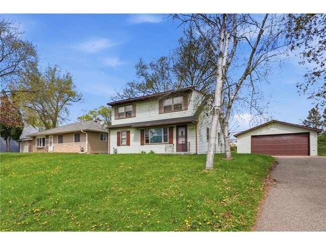 Building Photo - 1697 Rose Pl W