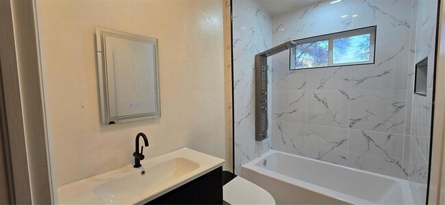 Building Photo - 1810 Greystone Heights Dr