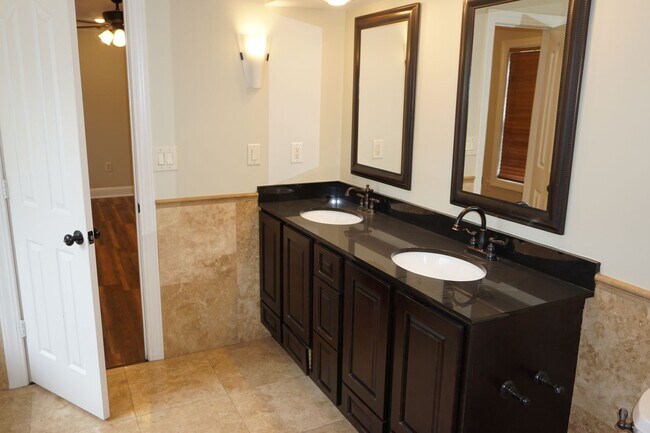 Building Photo - 4 Bed 2 Bath two car garage  Home