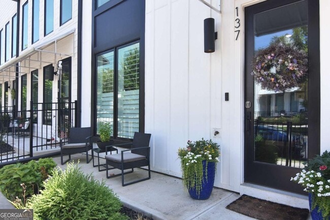 Building Photo - 137 Pearl St