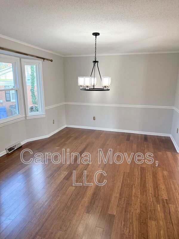 Building Photo - 121 Chipwood Ln