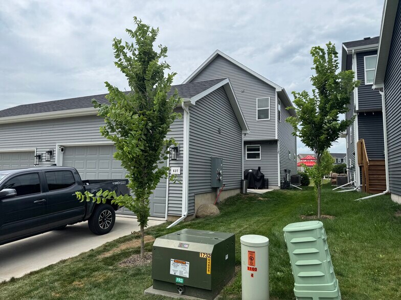 Building Photo - 637 Hillcrest Dr
