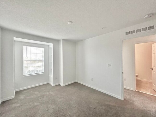 Building Photo - Luxurious 3/2.5 Modern Townhome with a Pri...