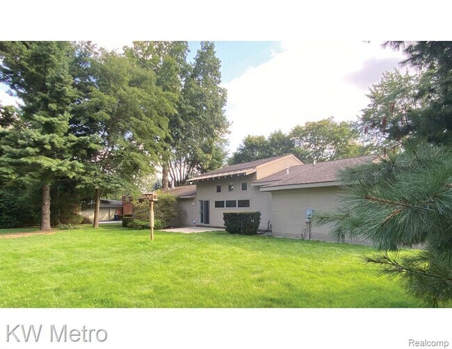 Building Photo - 561 Yorkton Ln
