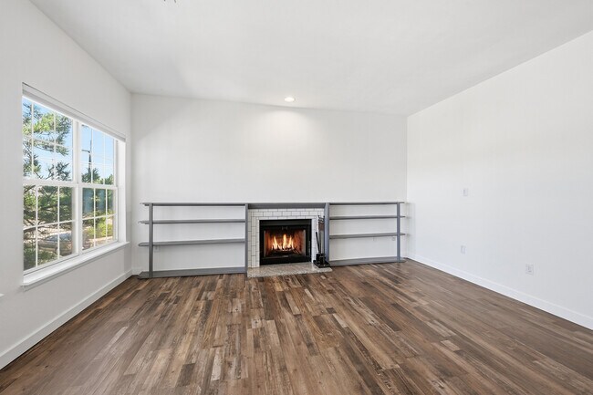 Building Photo - 7470 Singing Hills Dr