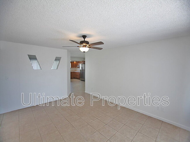 Building Photo - 4720 W Dahlia Dr