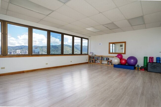 Building Photo - 400 Hobron Ln