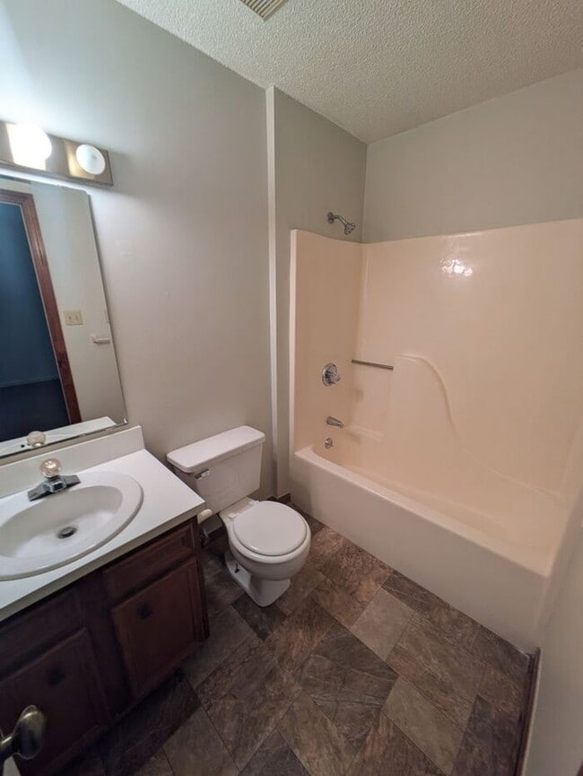 Building Photo - 2BD/2BA Unit at LakePointe
