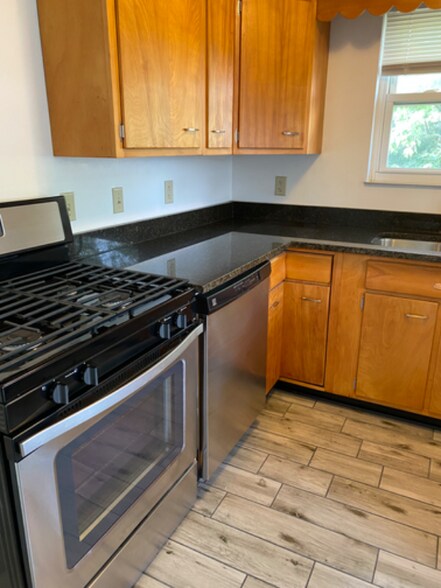 Building Photo - 4947 Charlemar Dr