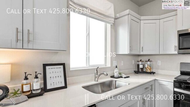 Building Photo - 1701 Moran Ave