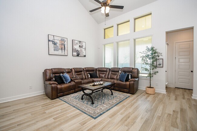 Building Photo - 31407 Splitting Willow Ln