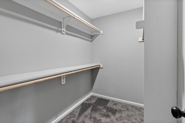 Building Photo - 1917 Grove Point Ct