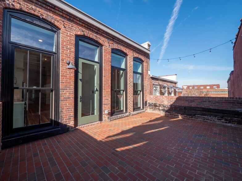 Building Photo - 121 N Main St