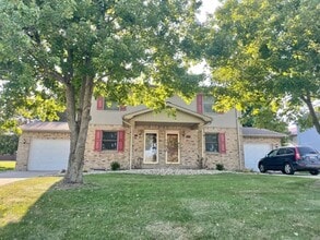 Building Photo - LEXINGTON SCHOOLS!  2 Bedroom, 1 1/2 Bath Duplex Available!