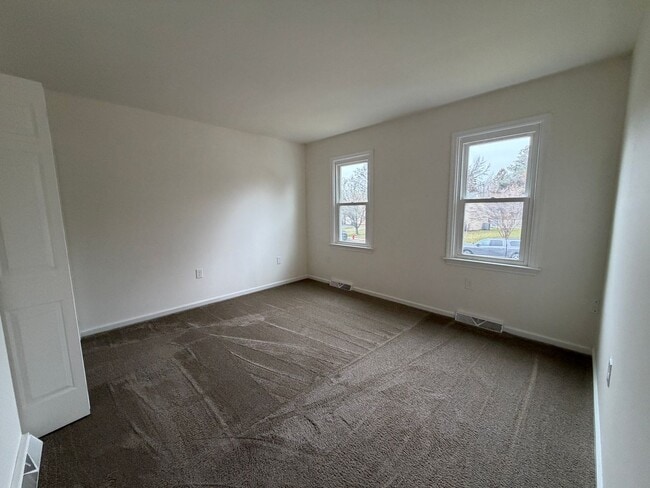 Building Photo - Quiet Neighborhood Updated 3BR Townhouse in Lancaster