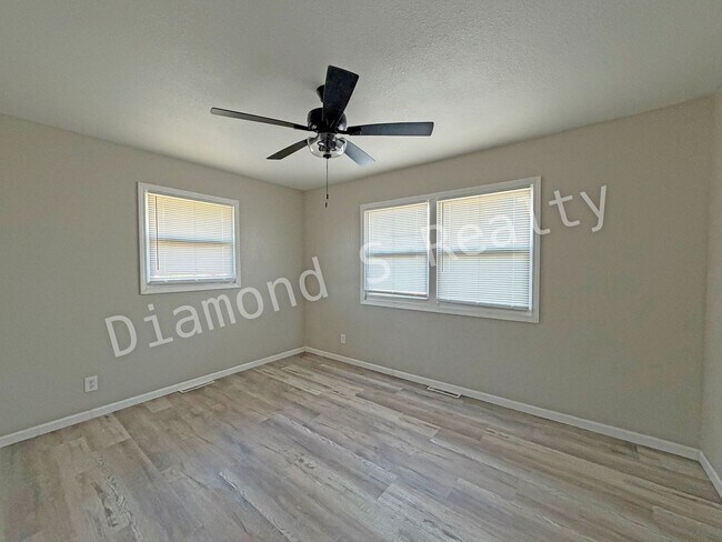 Building Photo - Charming 3 Bedroom Home with HUGE Shop!