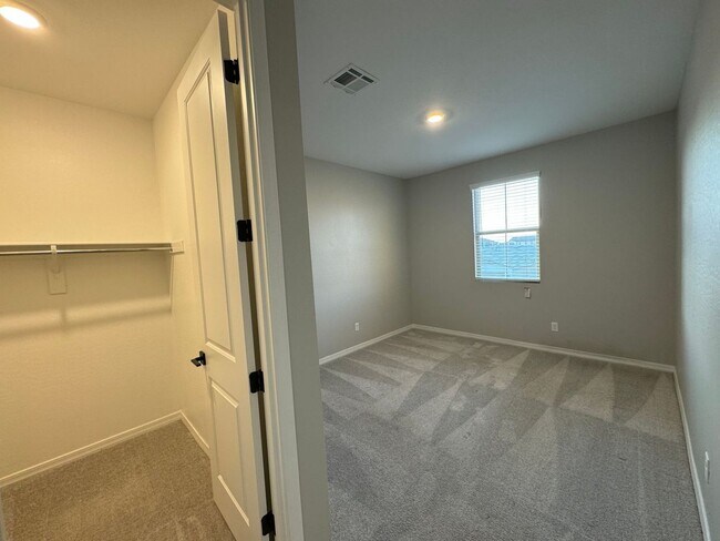 Building Photo - 4 Bedroom - 3 Bath  Home - 2668 Sq. Ft. - Eastmark Inspirian III - Mesa