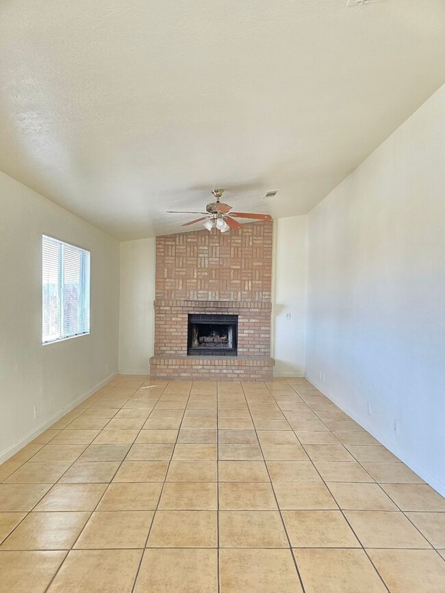 Building Photo - Beautifully Remodeled 3 Bedroom Home in California City!
